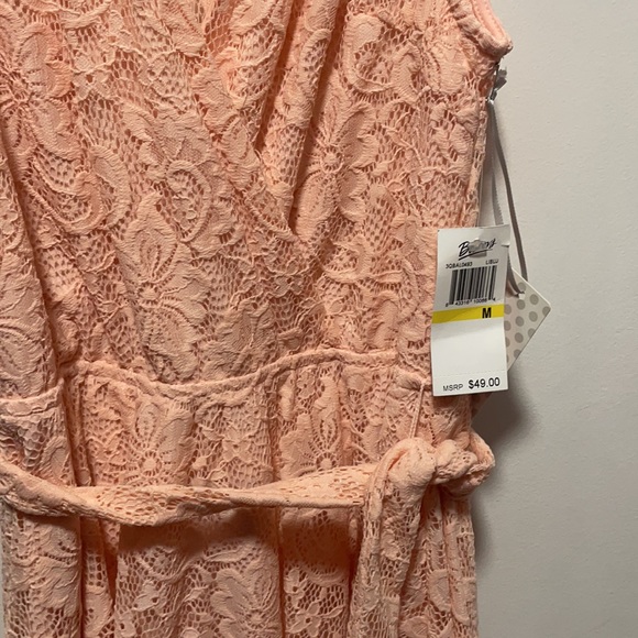 New dress with tags sleeveless lace - Picture 3 of 5